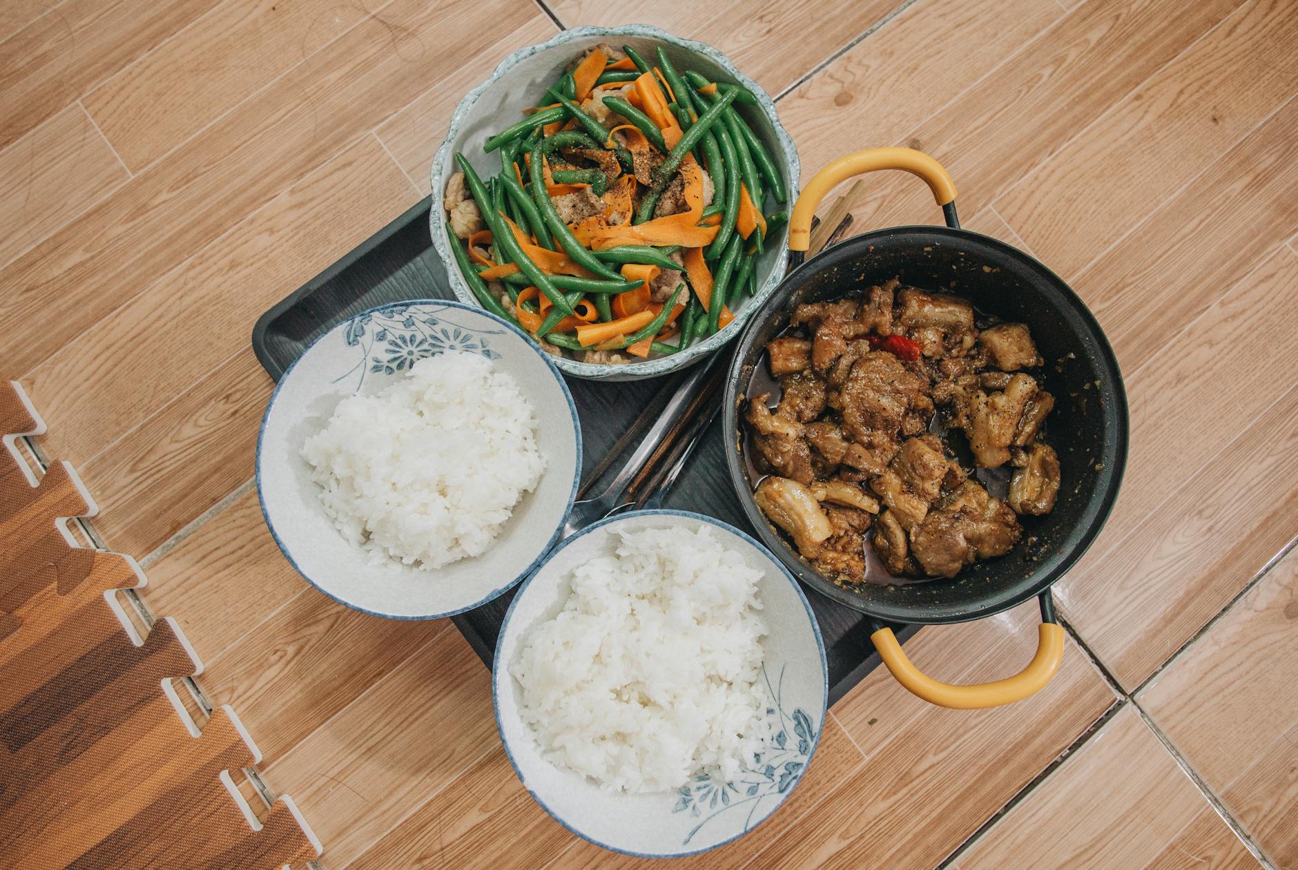 cooked rice on ceramic bowl